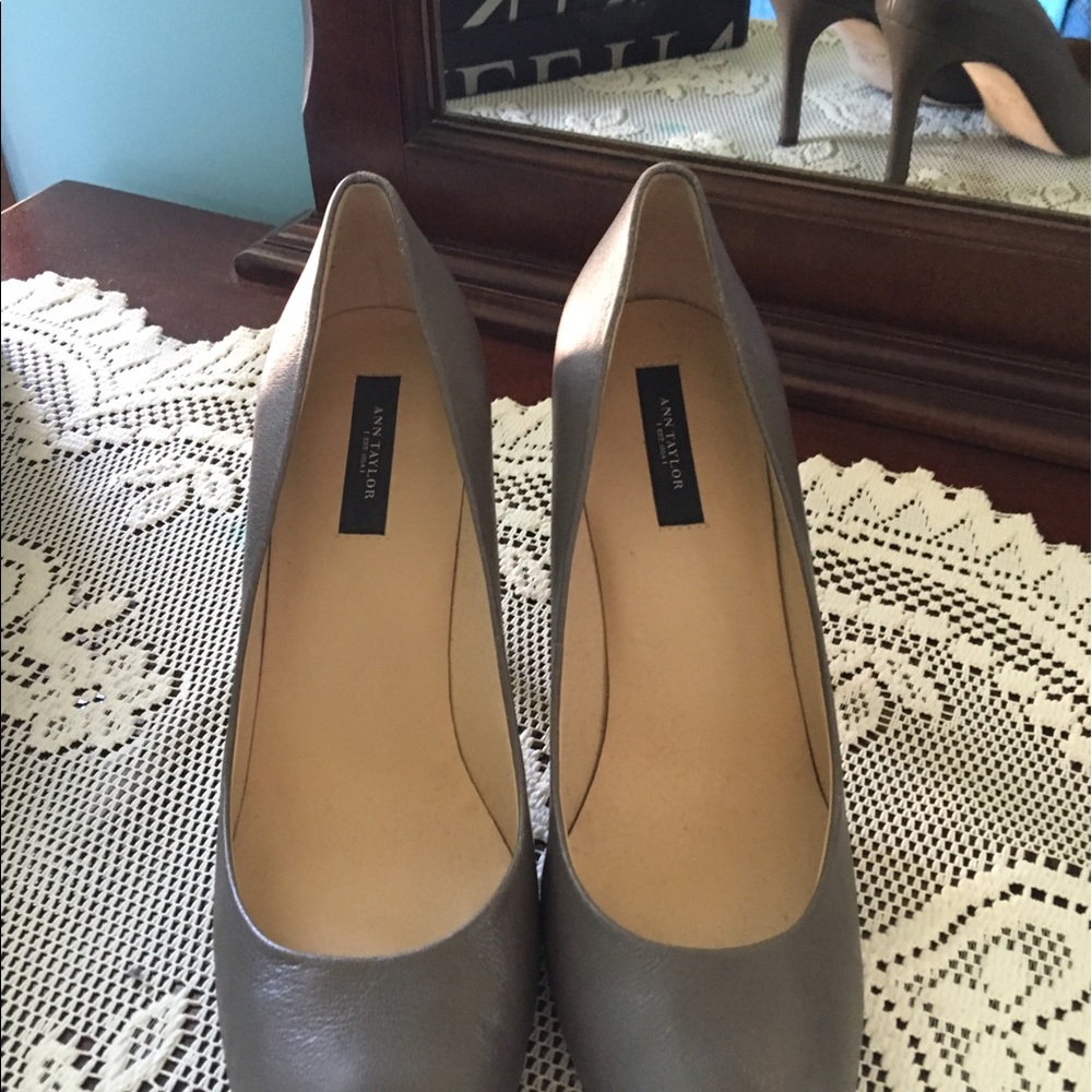 Gray heels