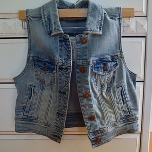 NEW Sleeveless Jean Jacket from American Eagle
