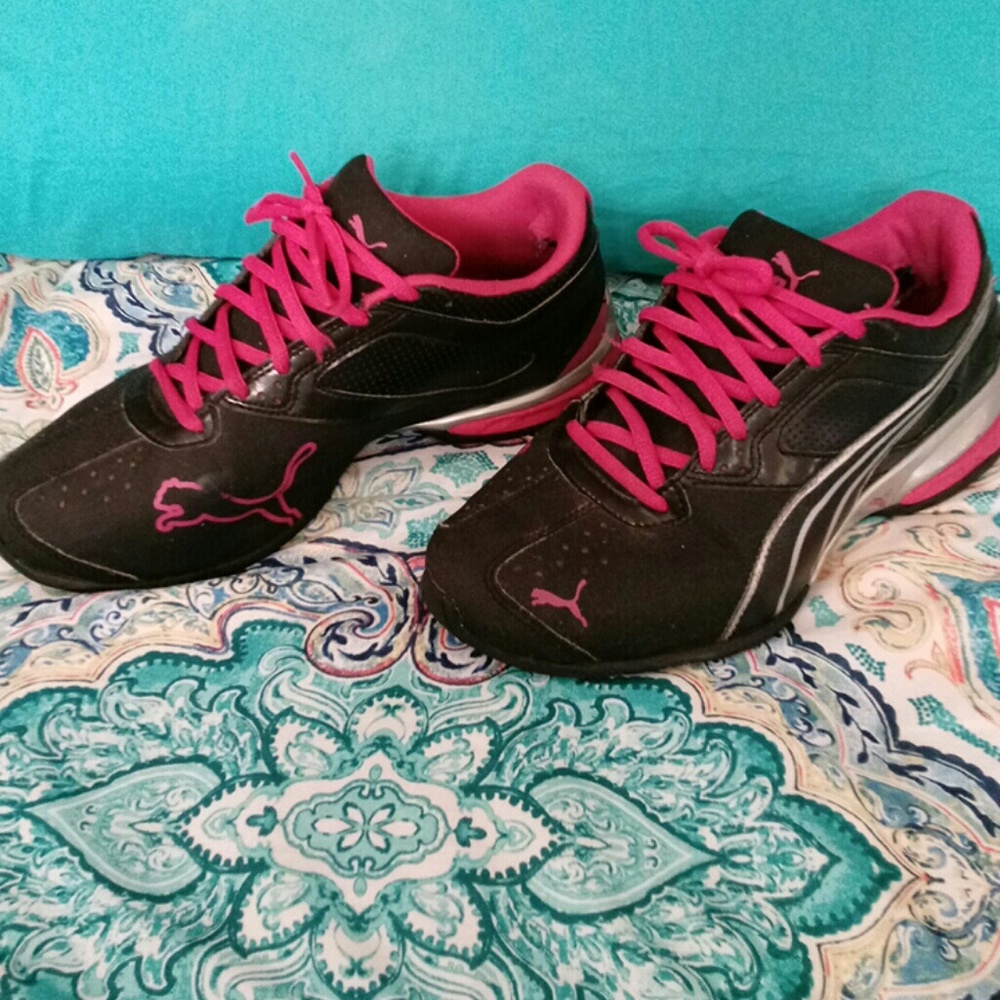 Pink/Blk/Slvr PUMAS size 8 women's