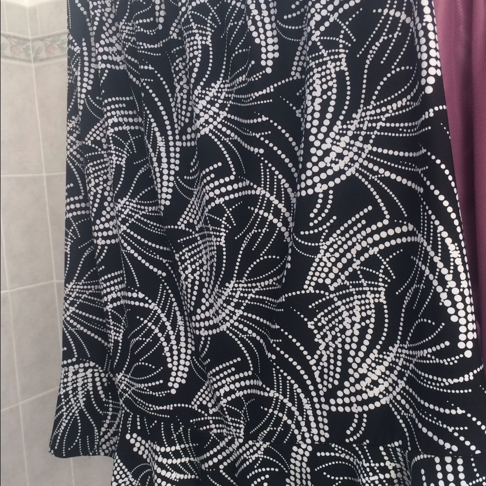 Stage II  flirty black and white light XL Skirt