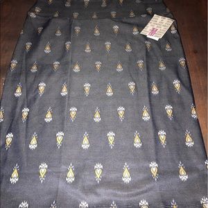 🌹🌹 LuLaRoe Cassie Skirt NWT size Medium- SOFT!
