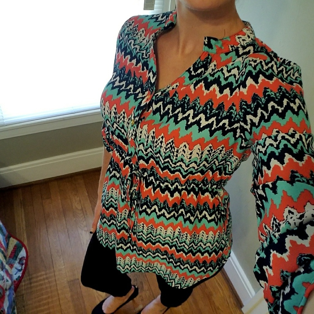 Cinched waste, v-neck top