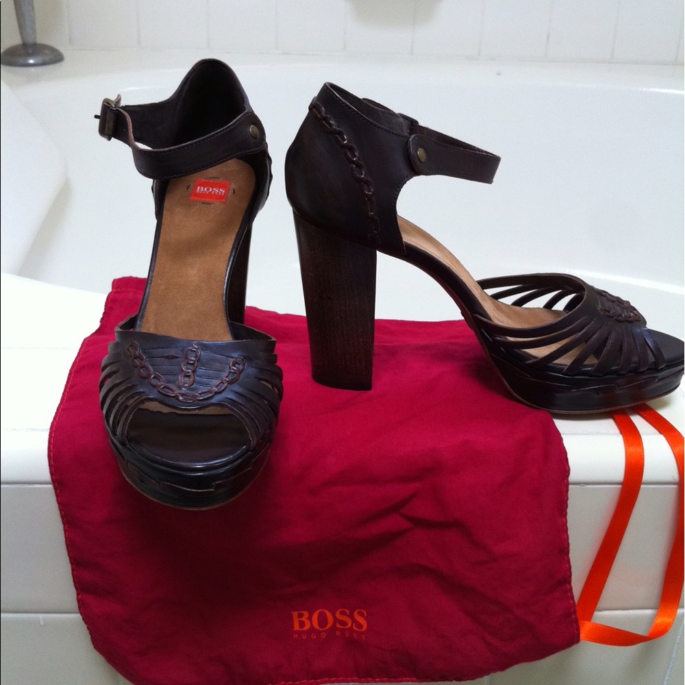 Super Hot Hugo Boss platform sandals sz 7