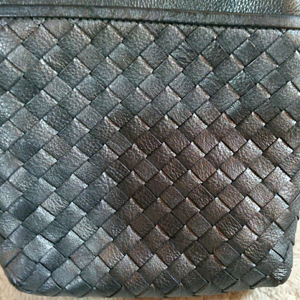 Free w/purchase Gray metallic leather crossbody - Picture 3 of 7