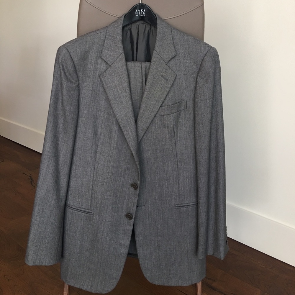 Authenthic Giorgio Armani suit. 100% pure wool.