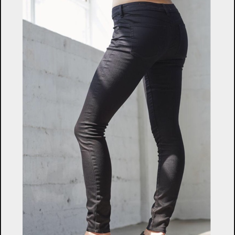 Black mid rise skinny Bullhead jeans size 28