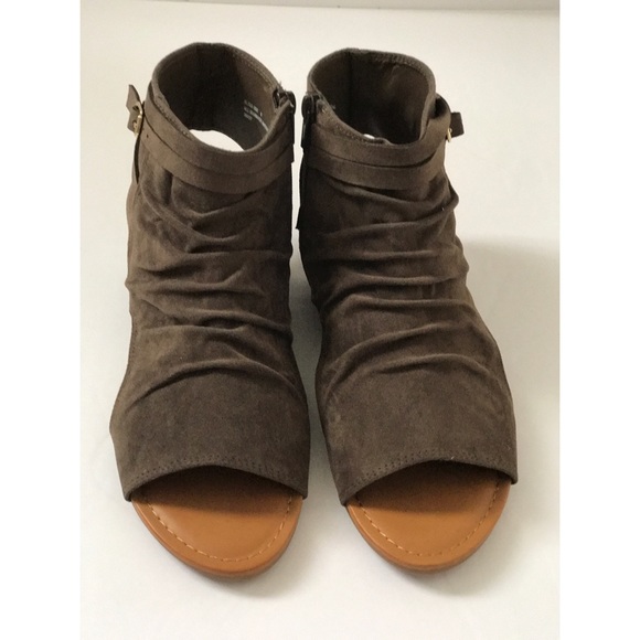 1 left!! Desert Highway Vegan Suede Gladiator - Picture 3 of 8