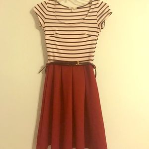Casual stripped dress with belt