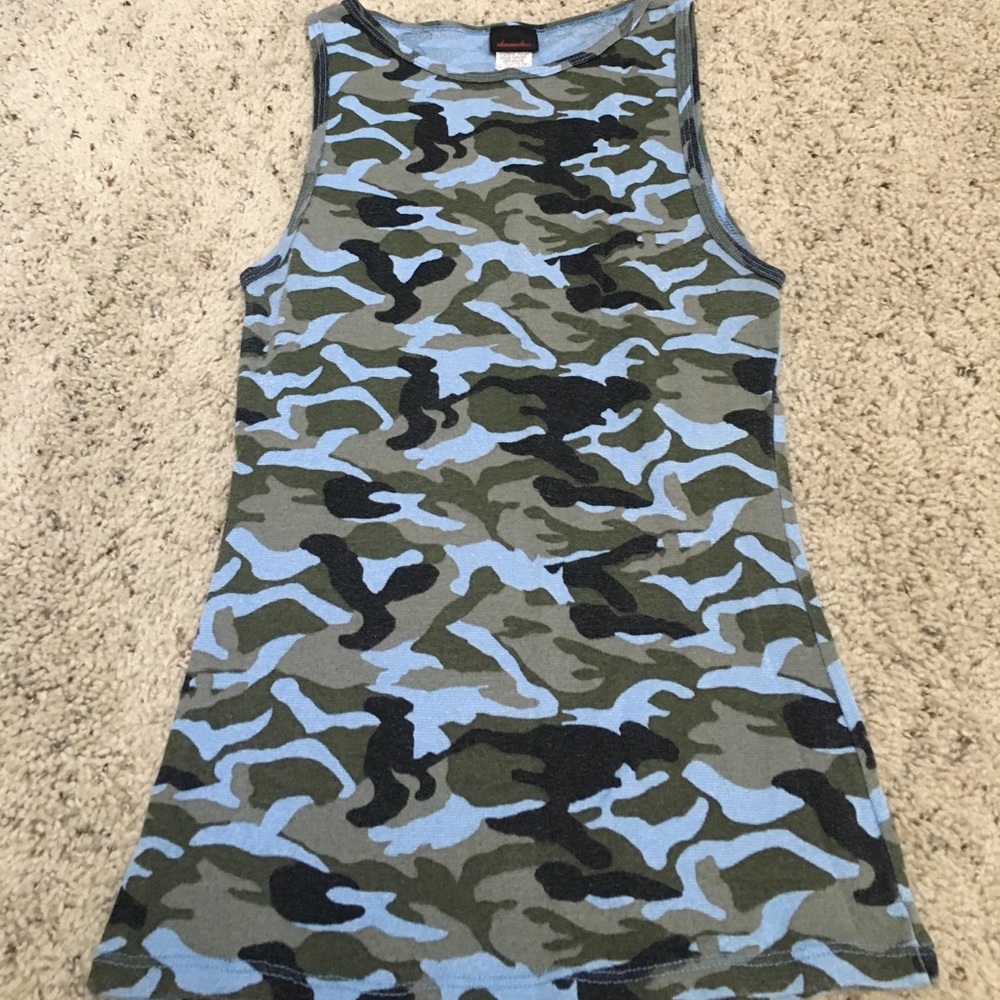 Camouflage fitted tank