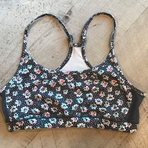 NWOT American Eagle sports bra