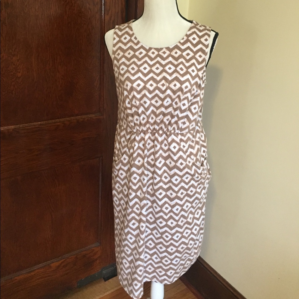 Beige geometric patterned dress size M