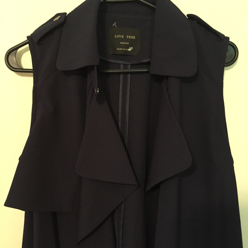Vest - Picture 3 of 4