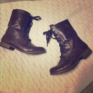 Combat boots