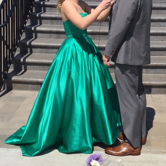 Sherri Hill Prom Dress - Picture 2 of 4