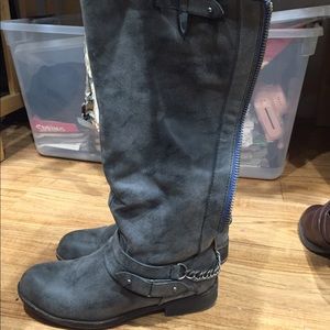 Caanyon Madden Girl Grey and Blue Boots