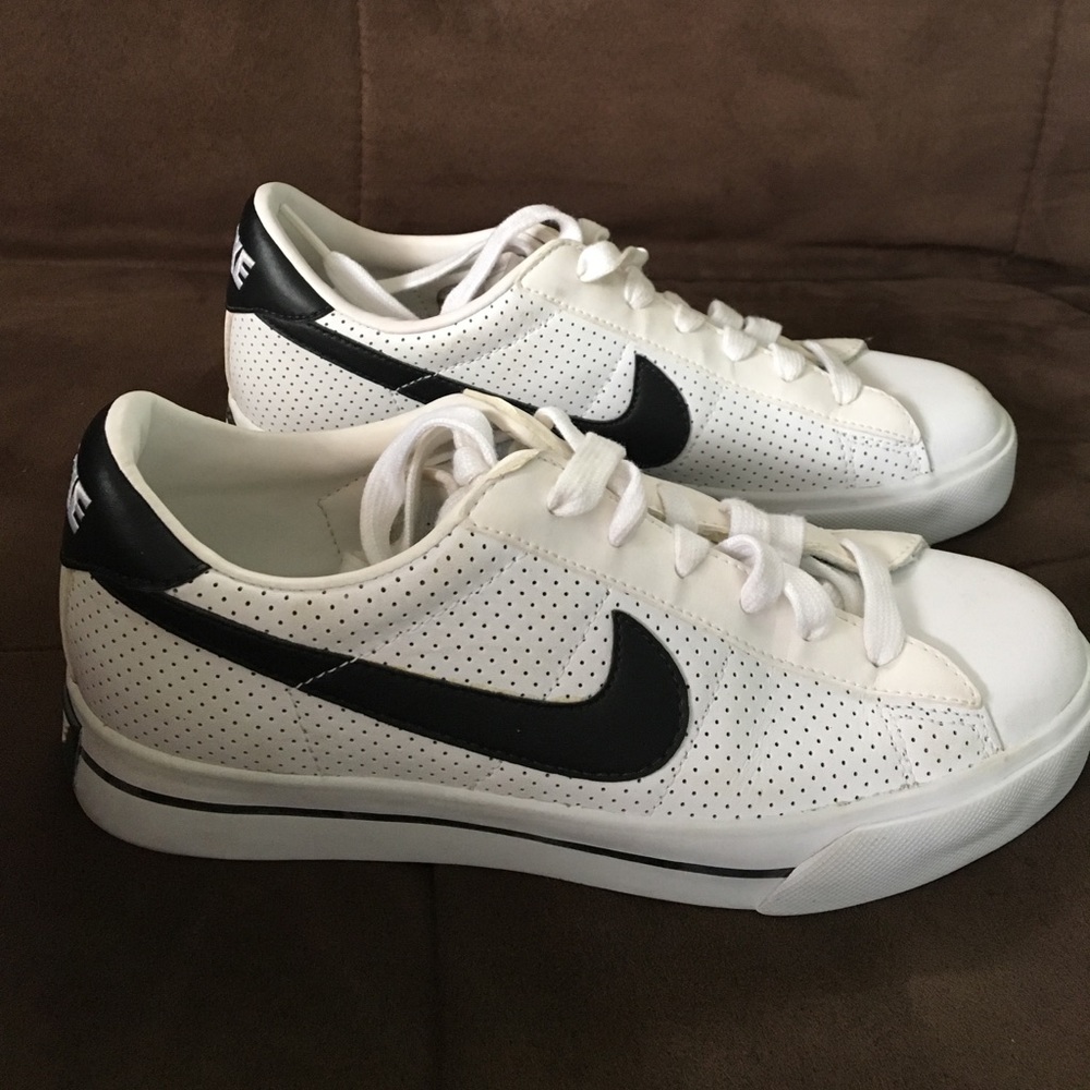 Nike shoes - Picture 2 of 4