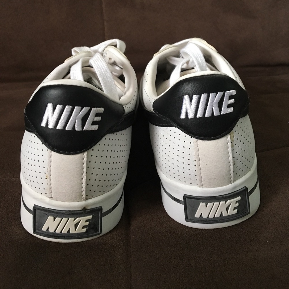 Nike shoes - Picture 3 of 4