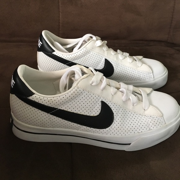 Nike shoes - Picture 2 of 4