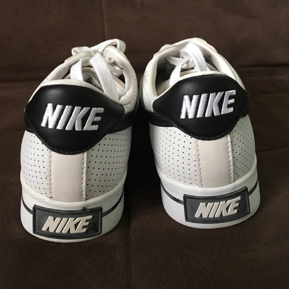 Nike shoes - Picture 3 of 4