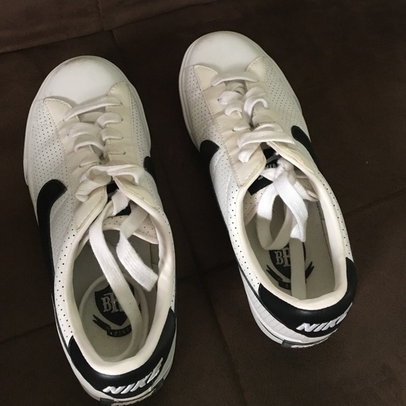 Nike shoes - Picture 4 of 4