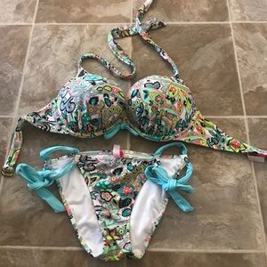 Bombshell VS bikini!