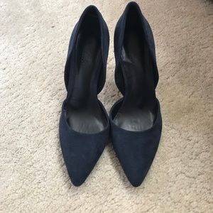 Navy blue heel