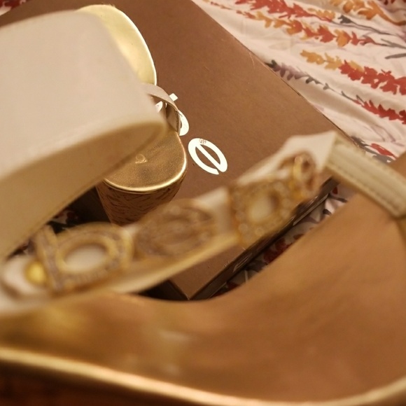 Summer Bebe Platform Heels! - Picture 3 of 4