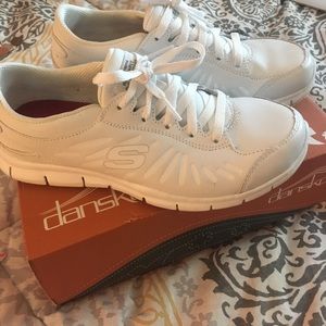 White sketchers