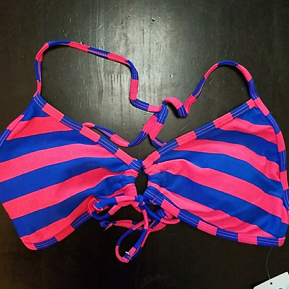 💥 3 for $15 💥  Blue and neon coral pink top