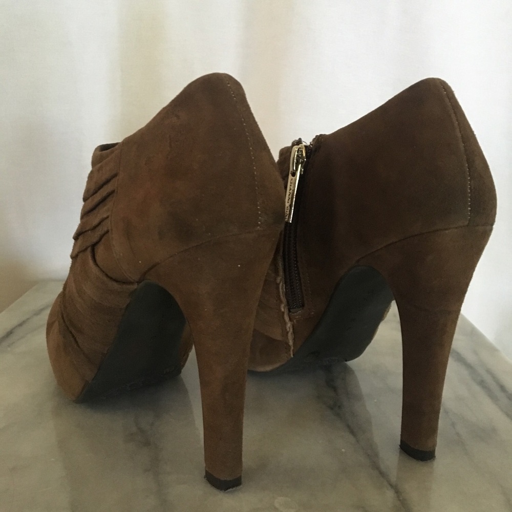 GiANni BiNi liGht Br0wn, g0ld ziPpErs, suEde - Picture 3 of 7