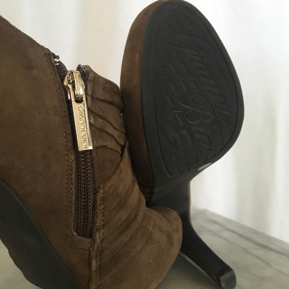 GiANni BiNi liGht Br0wn, g0ld ziPpErs, suEde - Picture 2 of 7