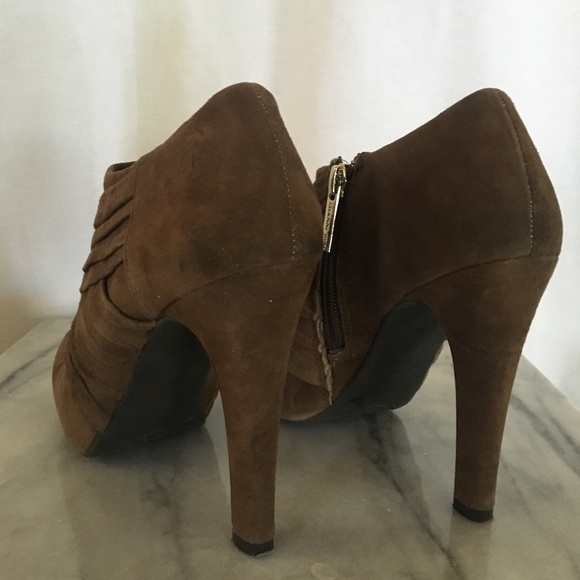 GiANni BiNi liGht Br0wn, g0ld ziPpErs, suEde - Picture 3 of 7