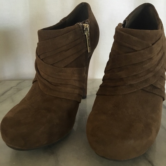 GiANni BiNi liGht Br0wn, g0ld ziPpErs, suEde - Picture 4 of 7