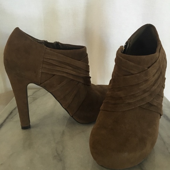 GiANni BiNi liGht Br0wn, g0ld ziPpErs, suEde - Picture 5 of 7