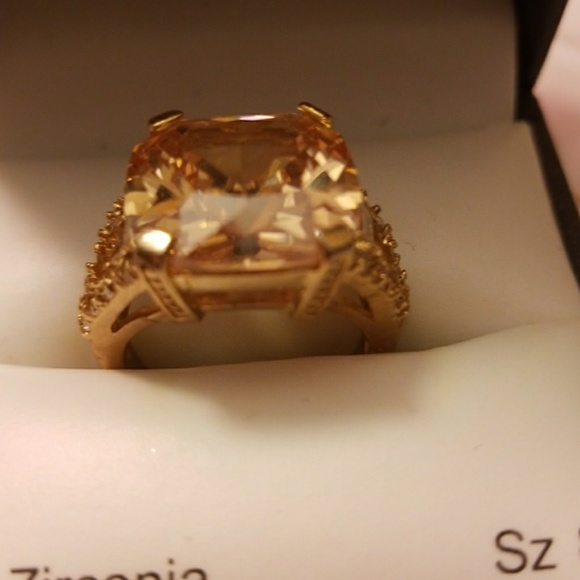 Gorgeous cubic zirconia ring - Picture 2 of 4