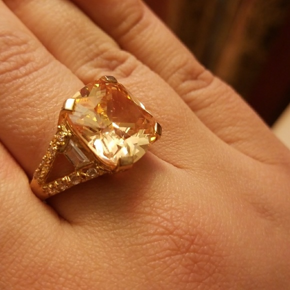 Gorgeous cubic zirconia ring - Picture 3 of 4