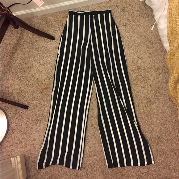 Make me chic Black and white stripped pants - Picture 2 of 3