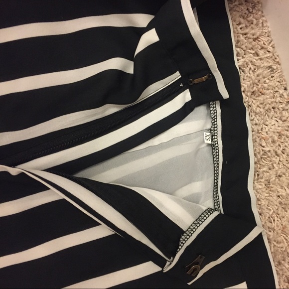 Make me chic Black and white stripped pants - Picture 3 of 3