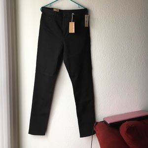 Black skinny jeggings