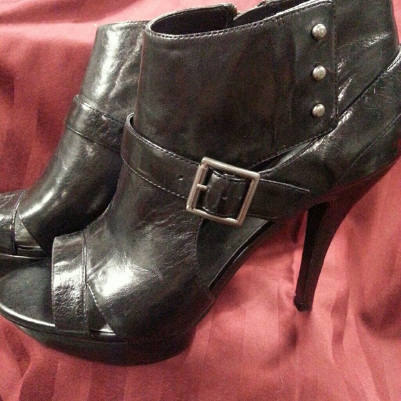 Shoes - Picture 2 of 3