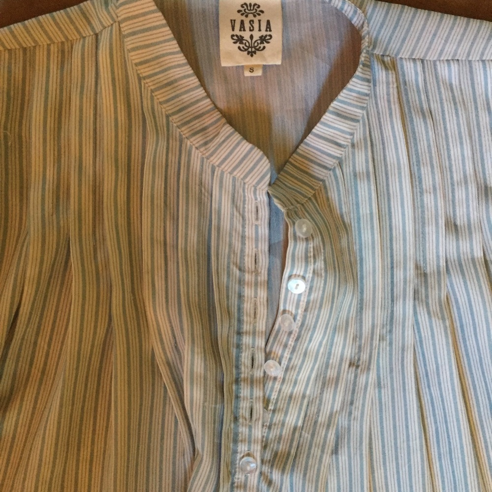 Button up Top - Picture 2 of 3