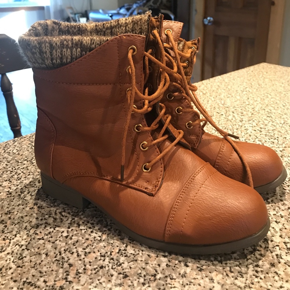 Combat boots