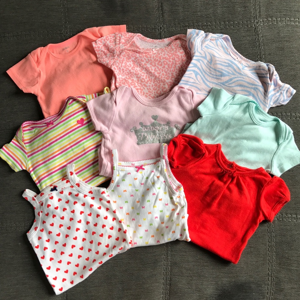 ⭐️Carters 9 month onesie lot!!!⭐️