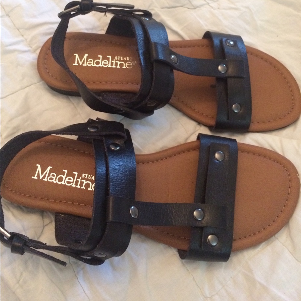 Black flat sandals