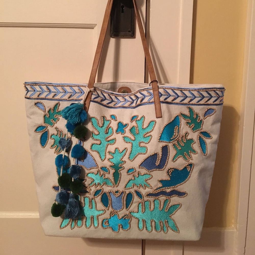 Steve Madden beaded beach tote with Pom Pom tassel - Picture 1 of 4