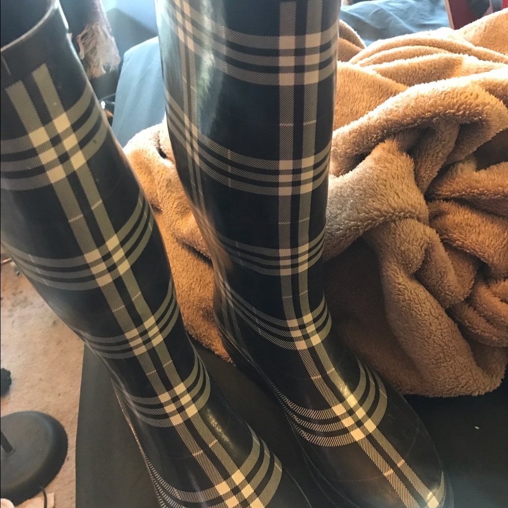 Black and white rainboots