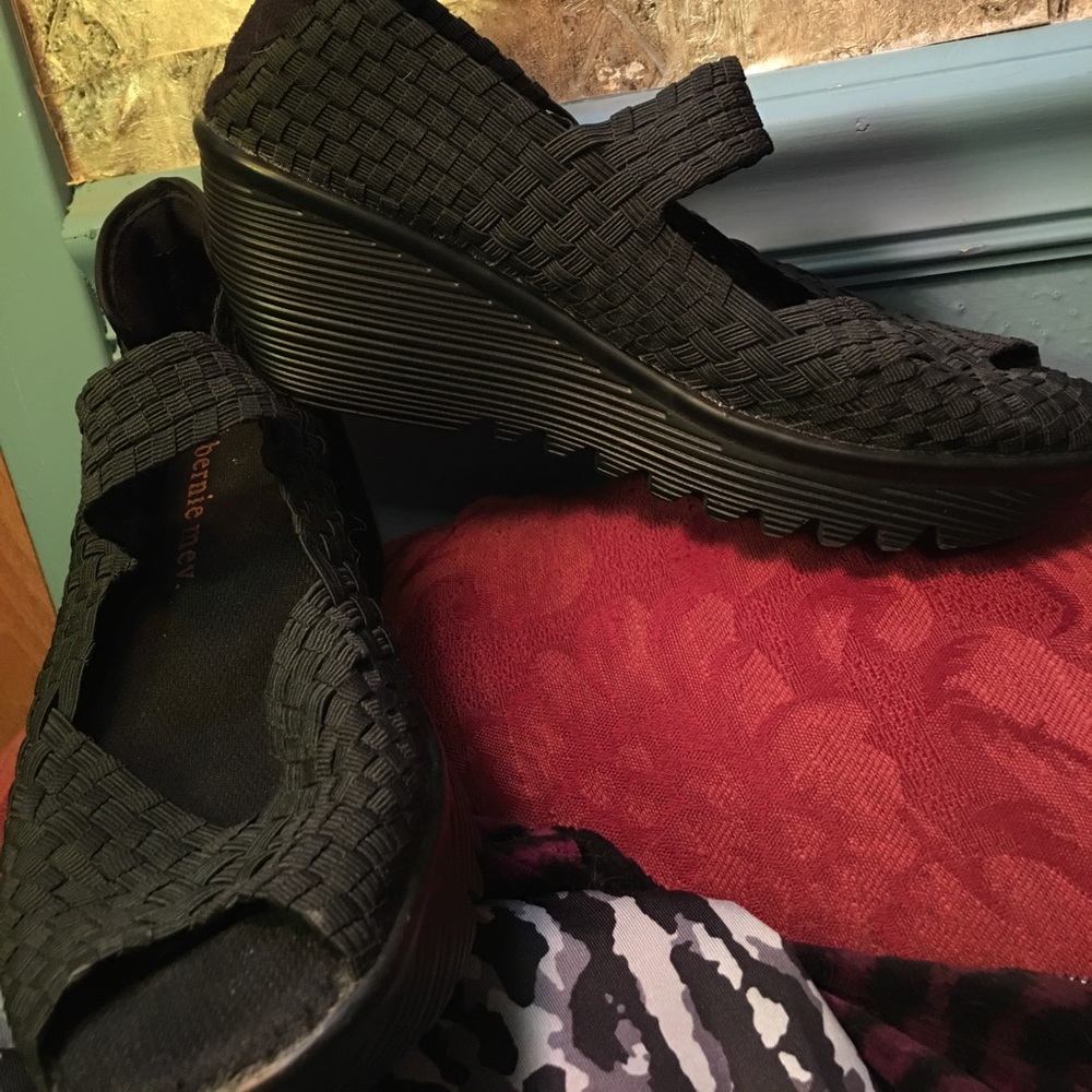 Bernie Mev  new peep toe
