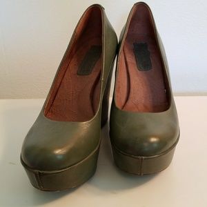 Korks green platforms