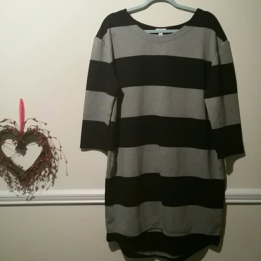 Rugby shirt dress with one pleat in the back