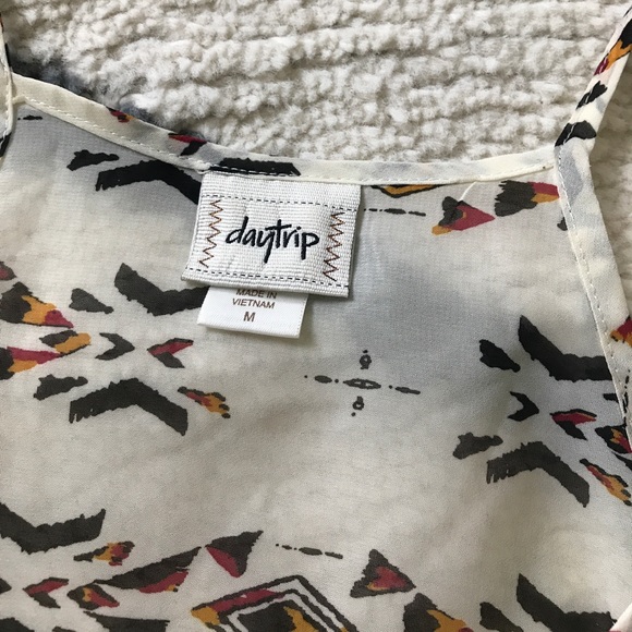 Daytrip summer top! 💕 - Picture 3 of 4